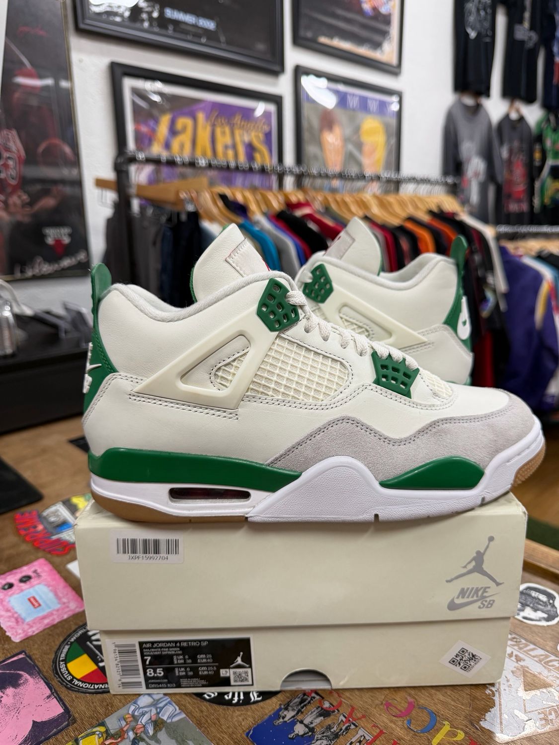 Jordan 4 Retro SB Pine Green Size 7 (Lightly Worn)