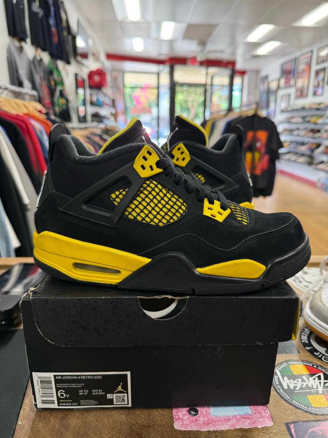 Pre Owned Jordan 4 Retro Thunder (2023) (GS) Size 6Y