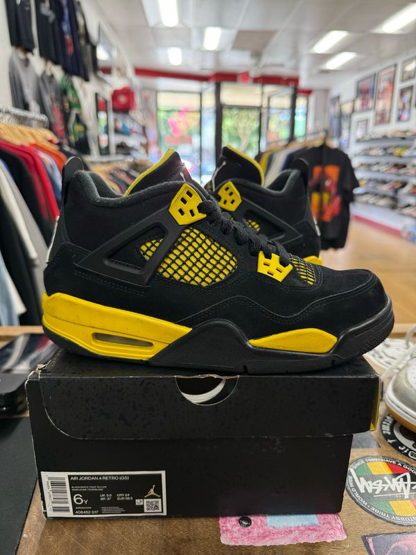 Pre Owned Jordan 4 Retro Thunder (2023) (GS) Size 6Y