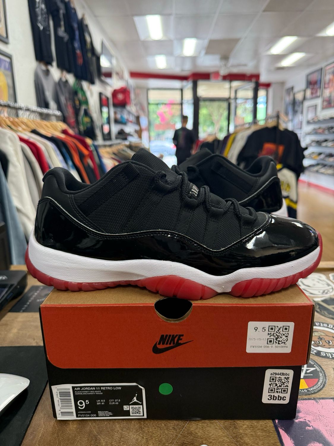 Pre Owned Jordan 11 Retro Low Bred (2025) Size 9.5
