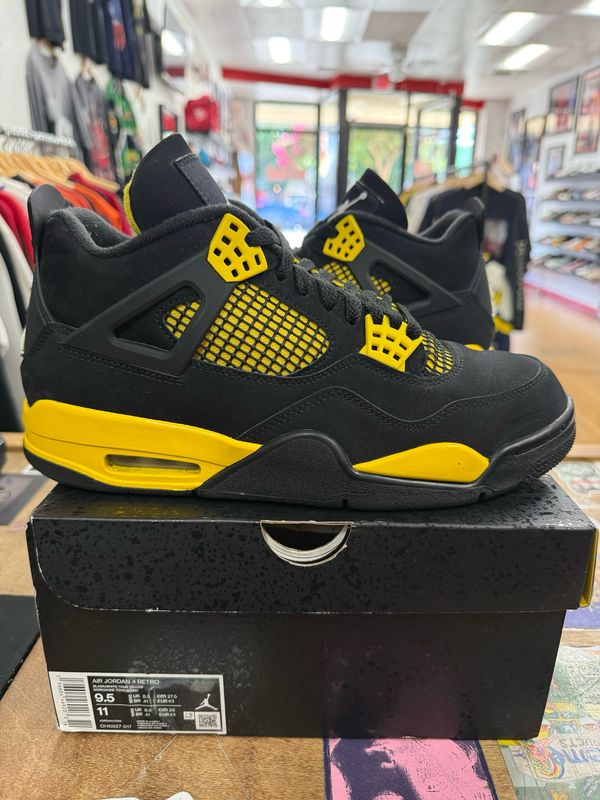 Pre Owned Jordan 4 Retro Thunder (2023) Size 9.5