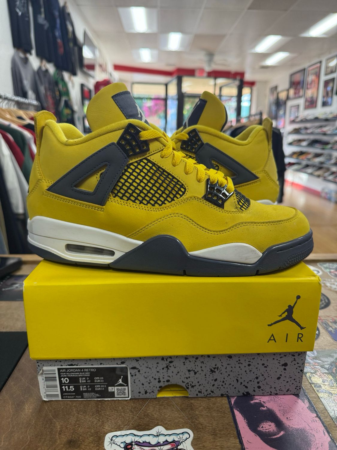 Pre Owned Jordan 4 Retro Lightning (2021) Size 10