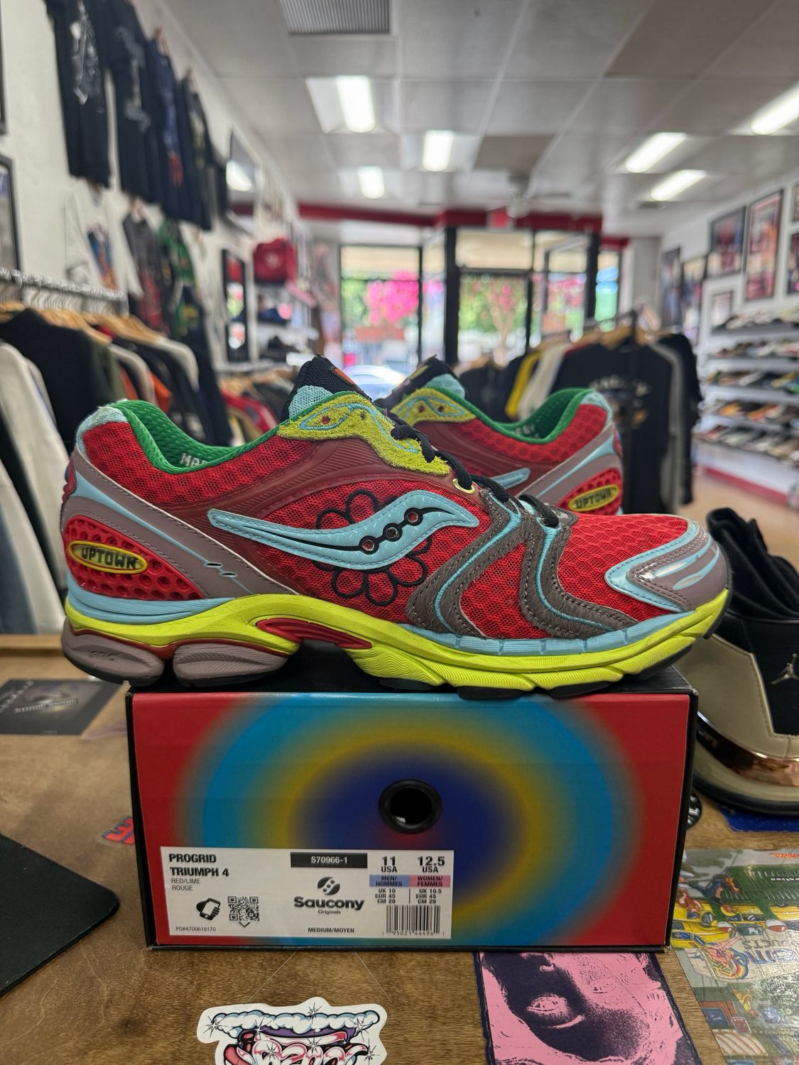 Pre OwnedSaucony ProGrid Triumph 4 Jae Tips Flowers Grow Uptown Poison Ivy Size 11