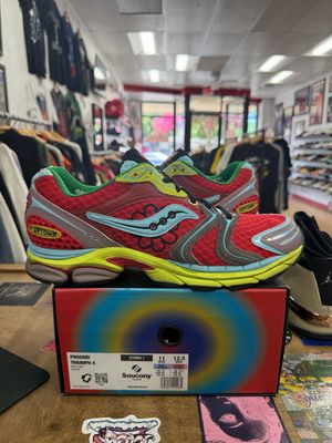 Pre OwnedSaucony ProGrid Triumph 4 Jae Tips Flowers Grow Uptown Poison Ivy Size 11