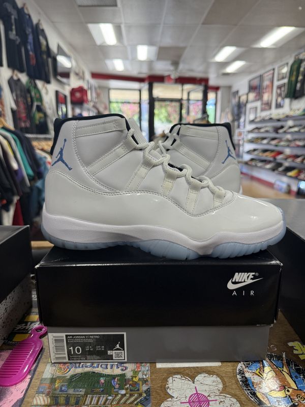 Jordan 11 Retro Legend Blue (2024) Size 10 (Lightly Used)