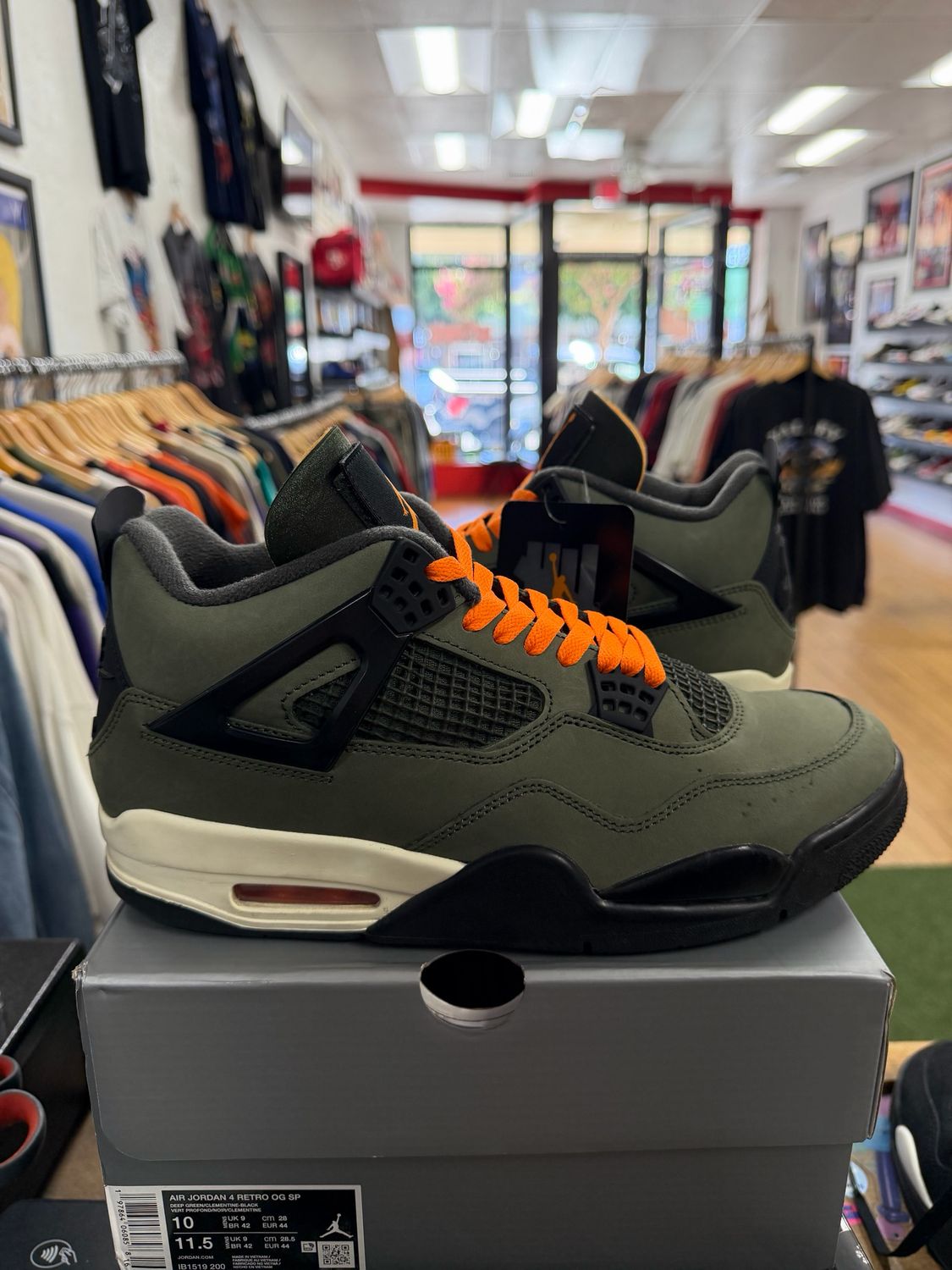 Jordan 4 Retro OG SP Undefeated (2025) Size 10 (Pre-Owned)