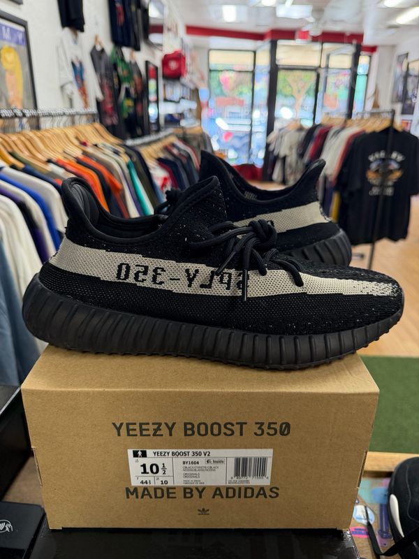 adidas Yeezy Boost 350 V2 Core Black White Size 10.5 (WORN)
