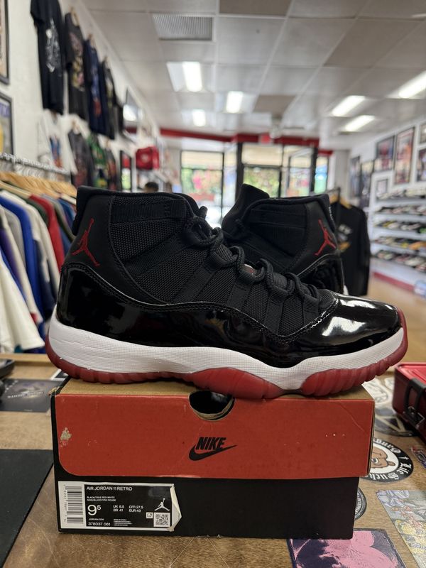 Jordan 11 Retro Playoffs Bred (2019) Size 9.5 (Pre-Owned)