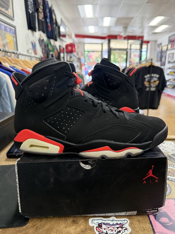 Pre Owned Jordan 6 Retro Black Infrared (2019) Size 12 ( Sightly Damaged Box)