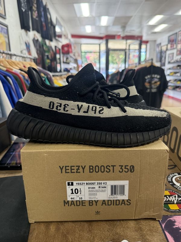 Pre Owned adidas Yeezy Boost 350 V2 Core Black White Size 10.5