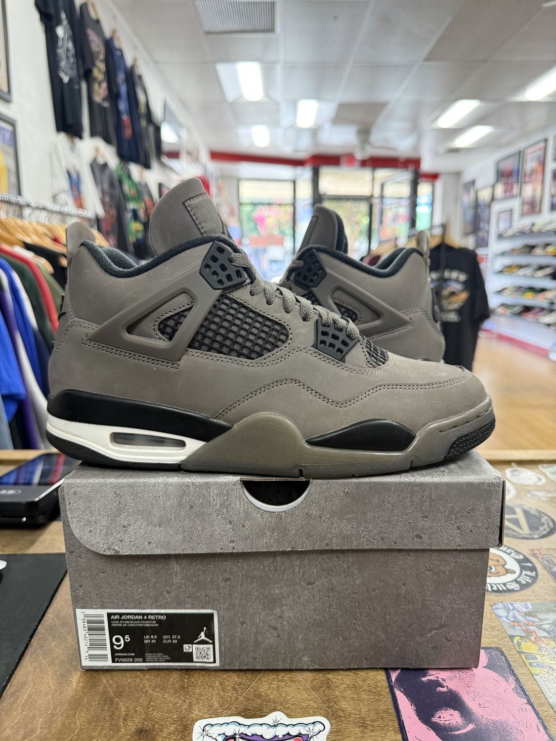 Pre Owned Jordan 4 Retro Cave Stone Size 9.5