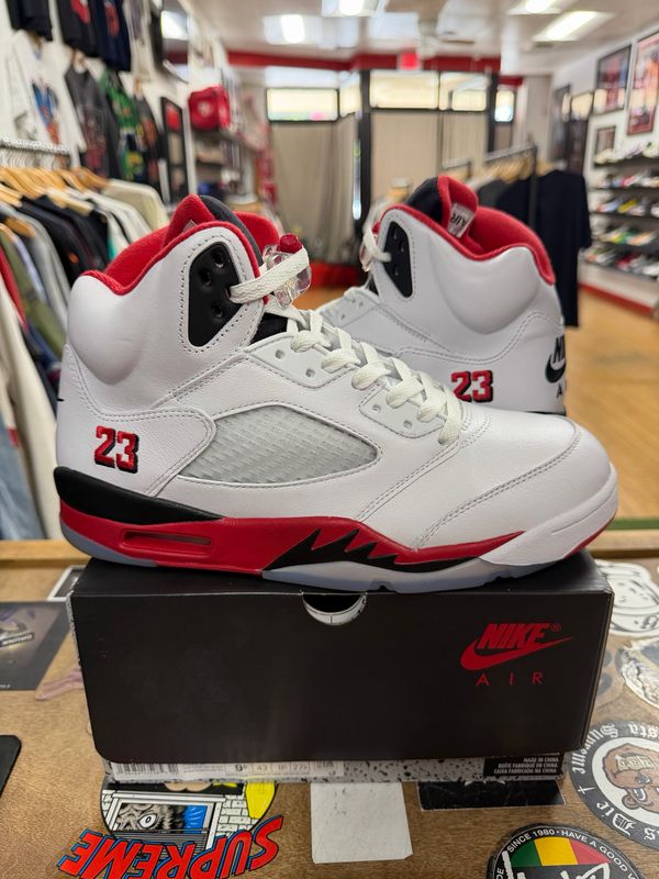 Jordan 5 Retro Fire Red Black Tongue (2025) Size 9.5 (Lightly Worn)