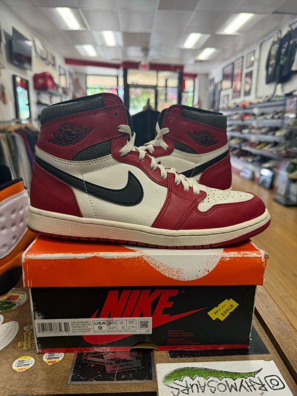 Jordan 1 Retro High OG Chicago Lost and Found Size 9 (WORN)(No Black Laces)