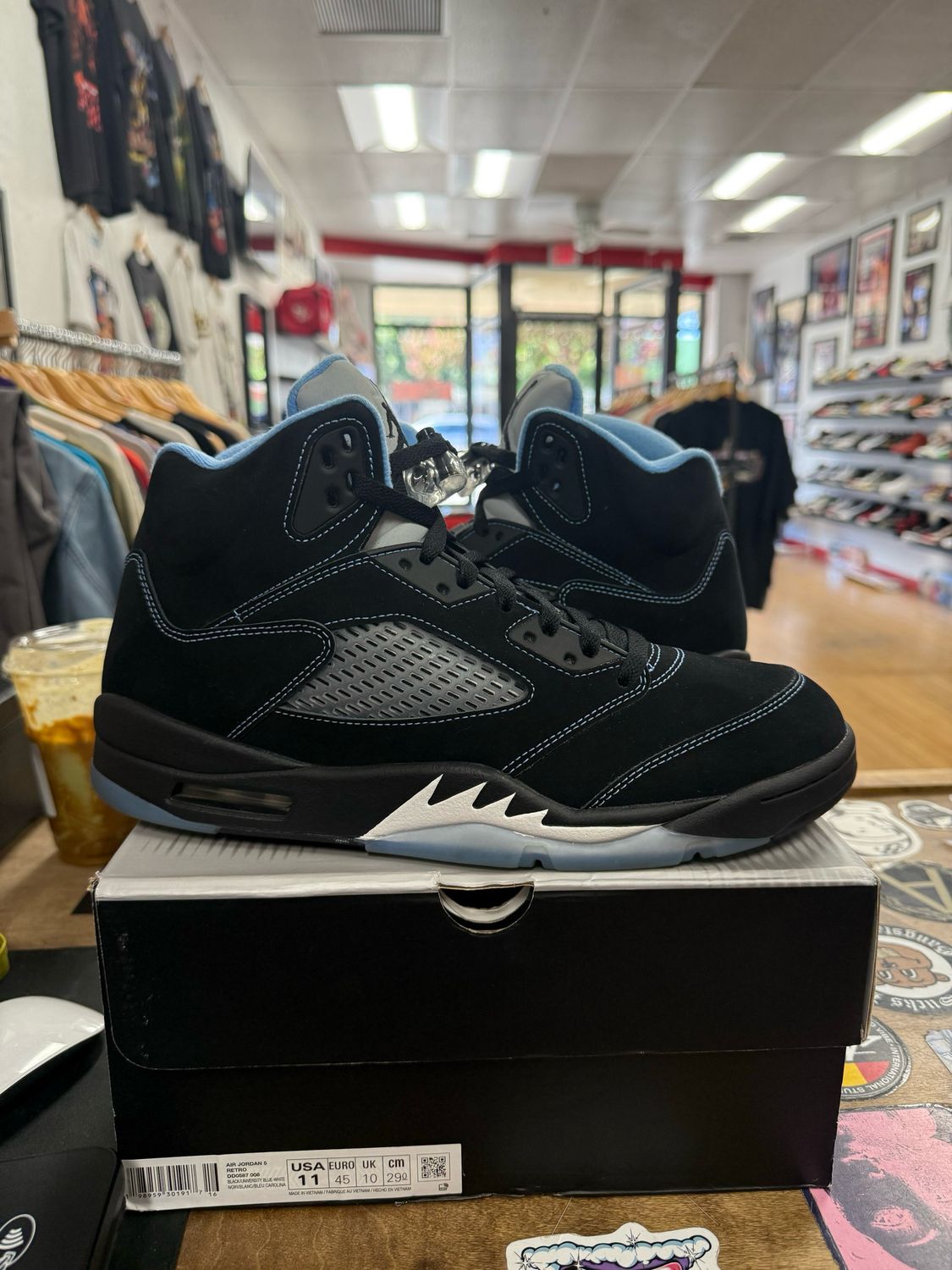 Pre Owned Jordan 5 Retro Black University Blue (2026) Size 11