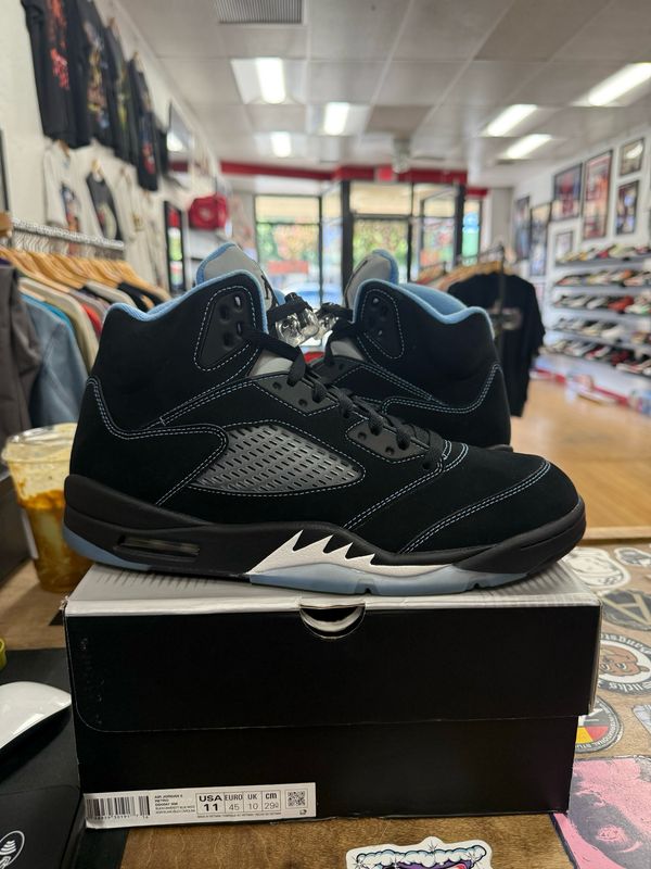 Pre Owned Jordan 5 Retro Black University Blue (2026) Size 11