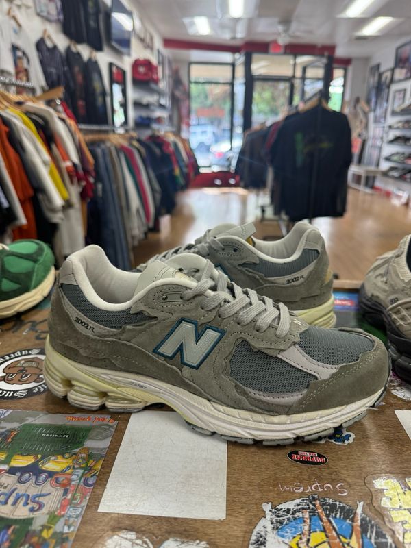 Pre Owned New Balance 2002R Protection Pack Mirage Grey Size 8 *NO BOX*