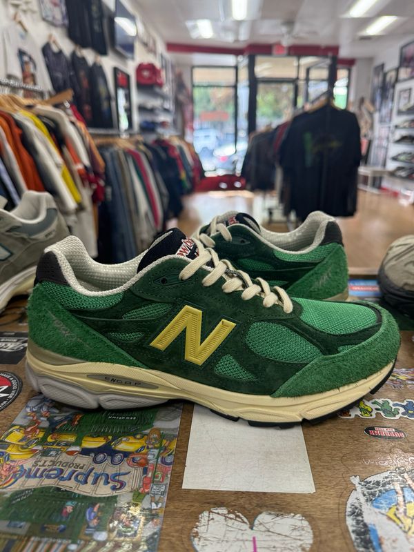 Pre Owned New Balance 990v3 MiUSA Varsity Green Gold Size 8 * NO BOX*