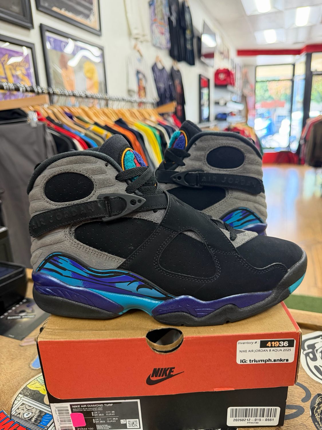 Pre Owned Jordan 8 Retro Aqua (2025) Size 8 *REP BOX*
