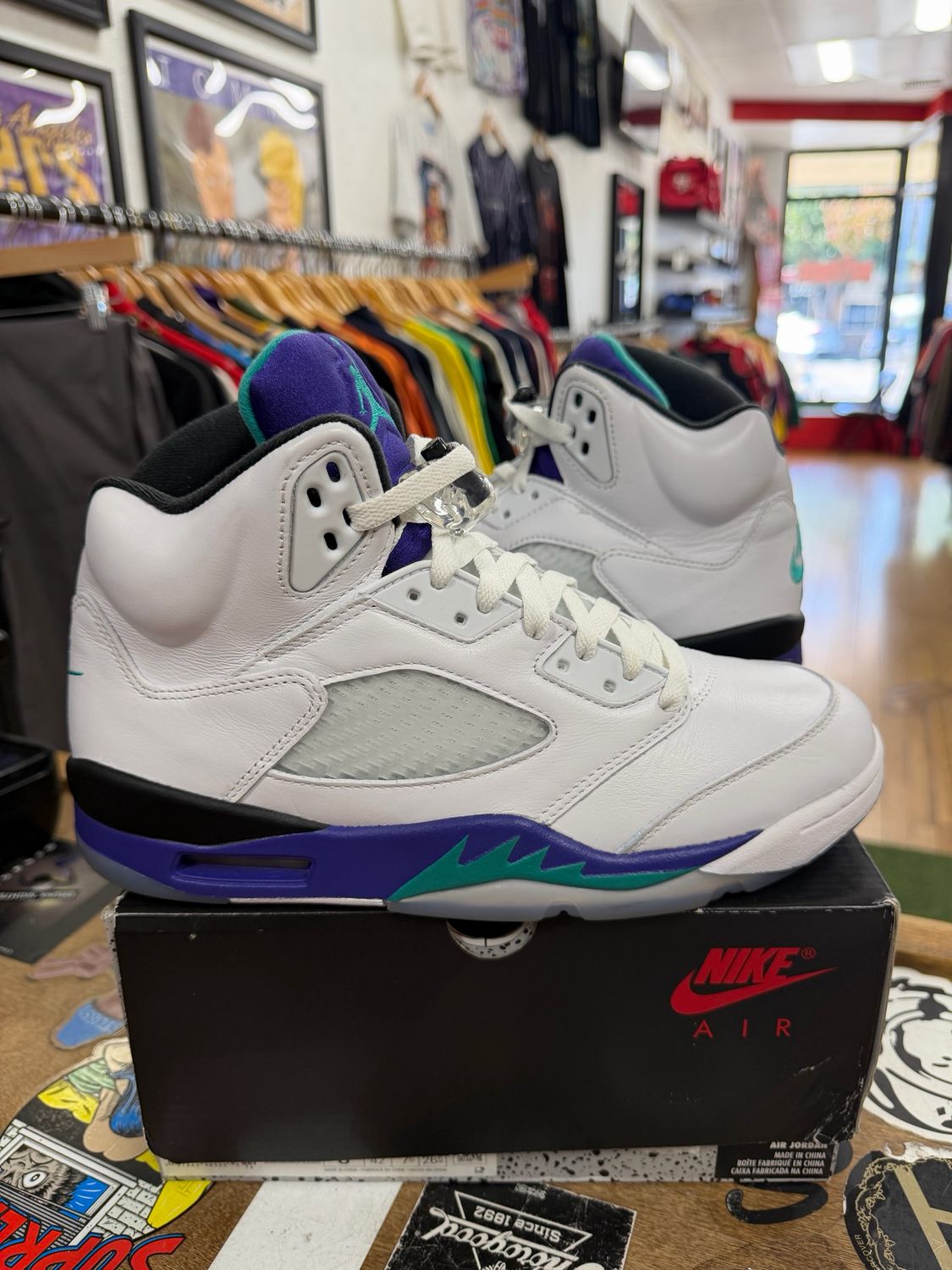 Pre Owned Jordan 5 Retro Grape (2025) Size 8.5