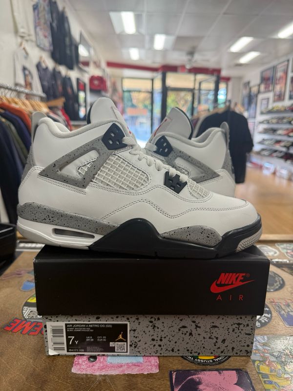 Pre Owned Jordan 4 Retro White Cement (2025) (GS) Size 7Y