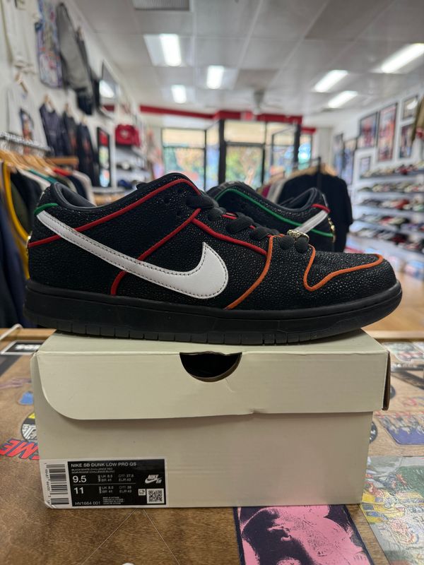 Pre Owned Nike SB Dunk Low Bronx Girls Skate Size 9.5