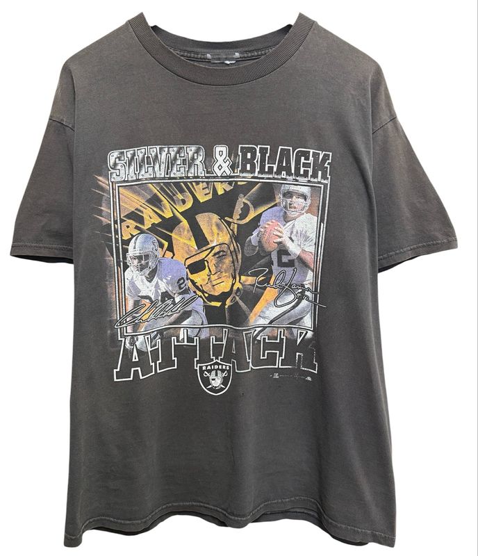 Early 00s Silver &amp; lack Attack Raiders Tee Size L 22x28
