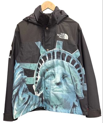 Pre Owned Supreme The North Face Statue of Liberty Mountain Jacket FW19 Black Size M