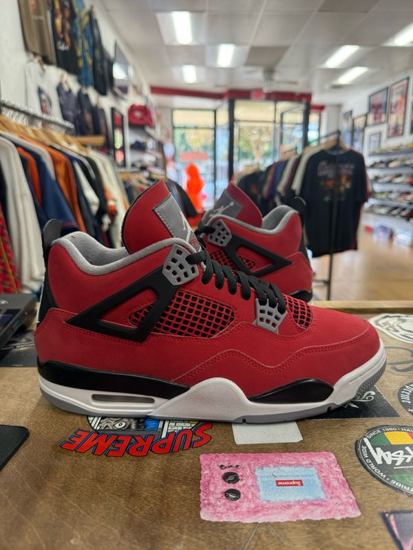 Pre-Owned Jordan 4 Retro Toro Bravo (2026) Size 10.5 (NO BOX)