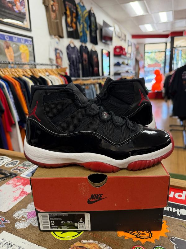 Jordan 11 Bred Size 9 (Pre-Owned)