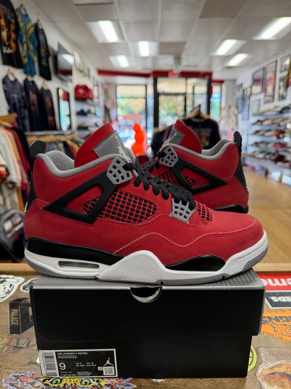 Jordan 4 Retro Toro Bravo (2026) Size 9 (Pre-owned)