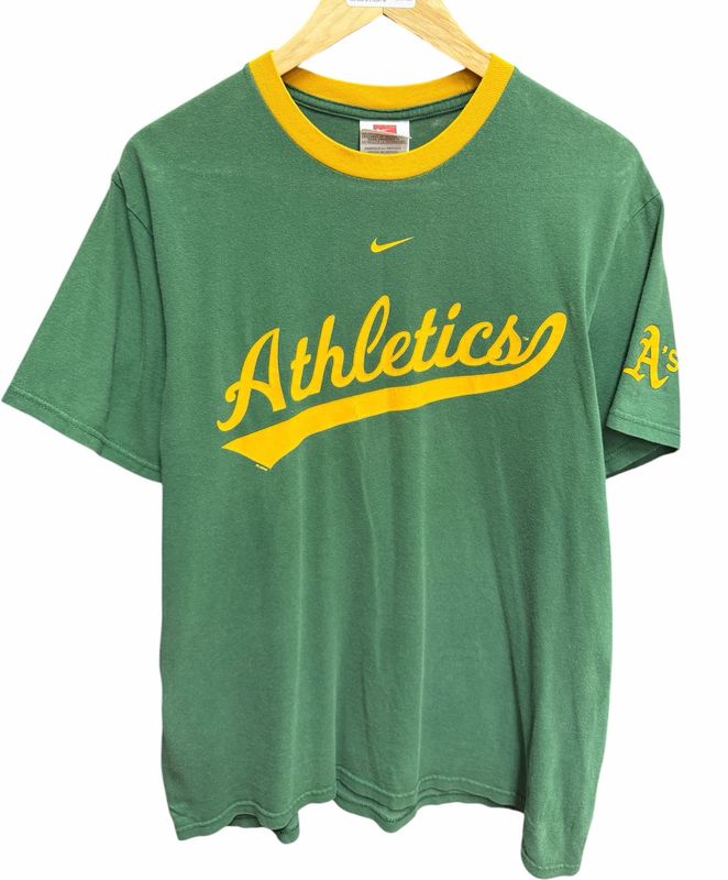 Vintage Oakland A's Nike Tee Size M 21x28