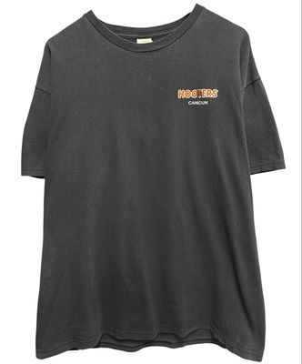 Hooters Cancun Tee Size XL 24x32