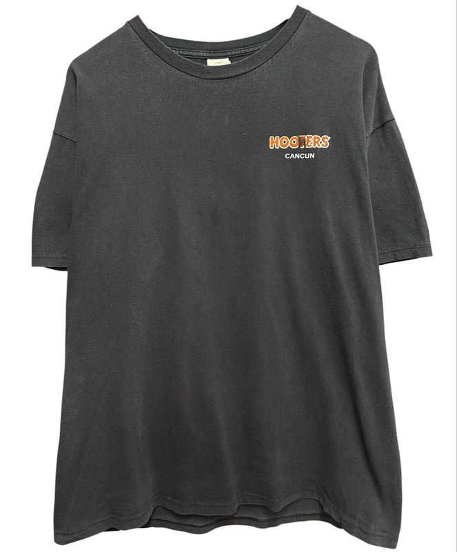 Hooters Cancun Tee Size XL 24x32