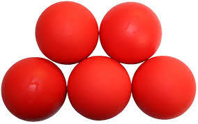 красный мяч для детей. много мячей. красный мяч больше синего. мяч красный детский. мяч гимнастический body form.