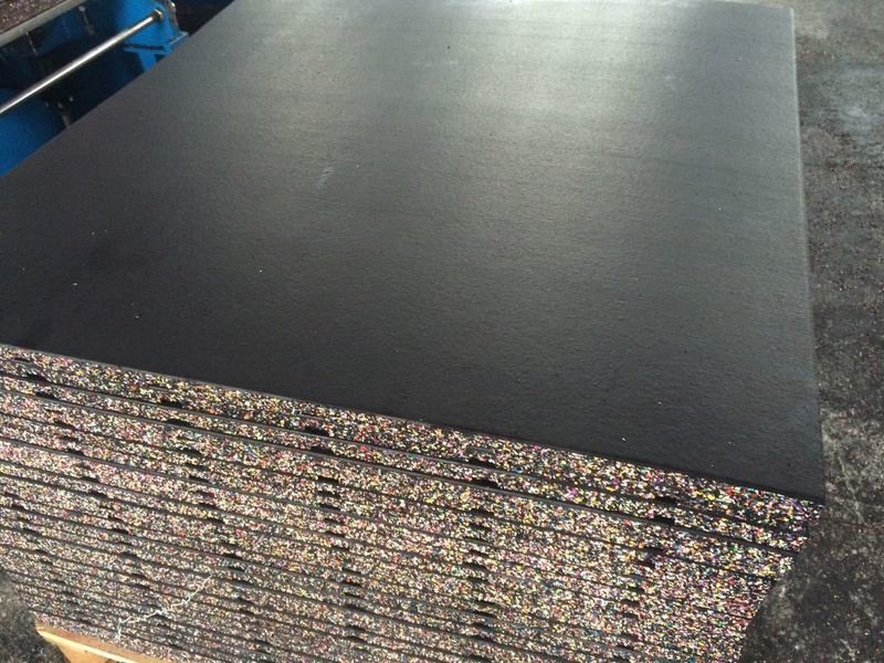 FLAT SURFACE RUBBER TILE