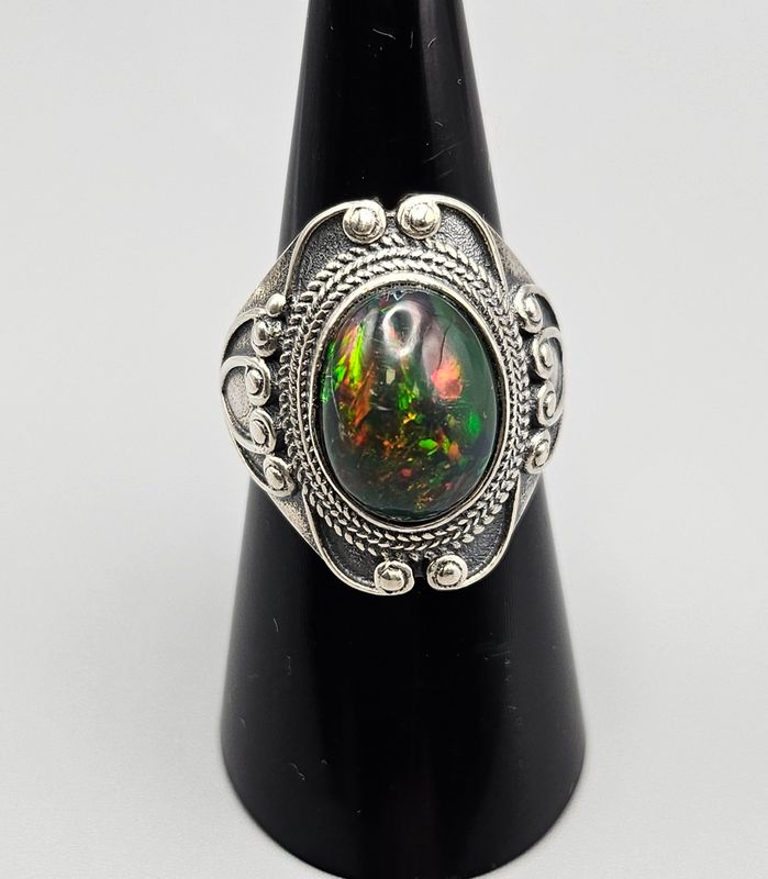 Anello con Opale