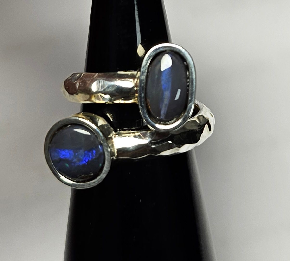 Anello Contrarie con Opale