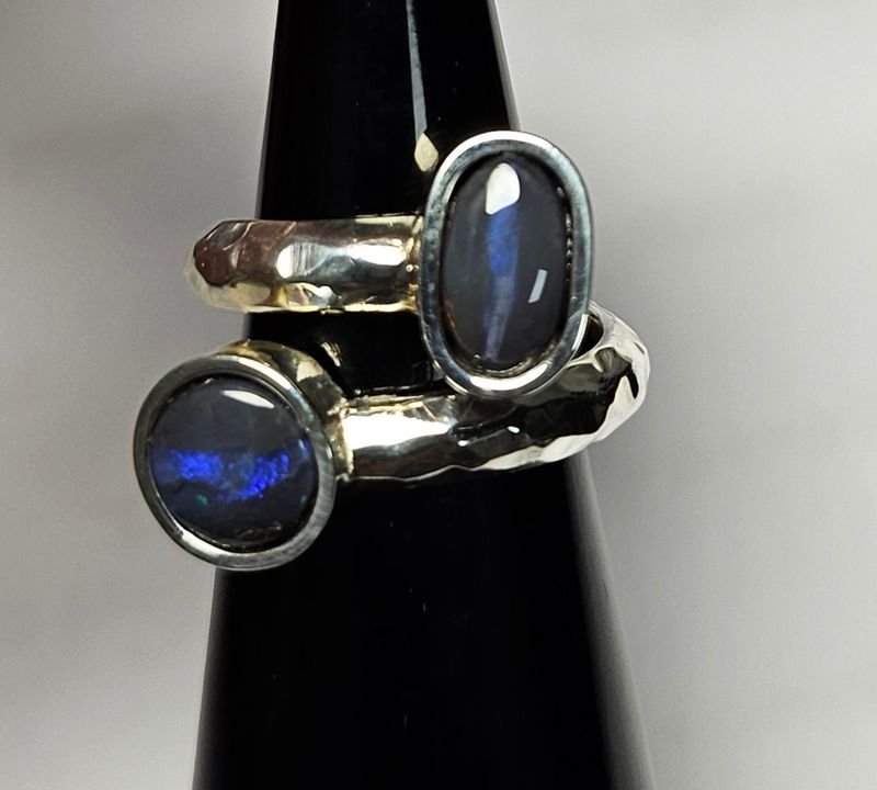 Anello Contrarie con Opale