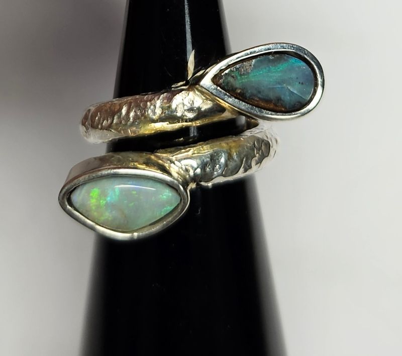 Anello Contrarie con Opale