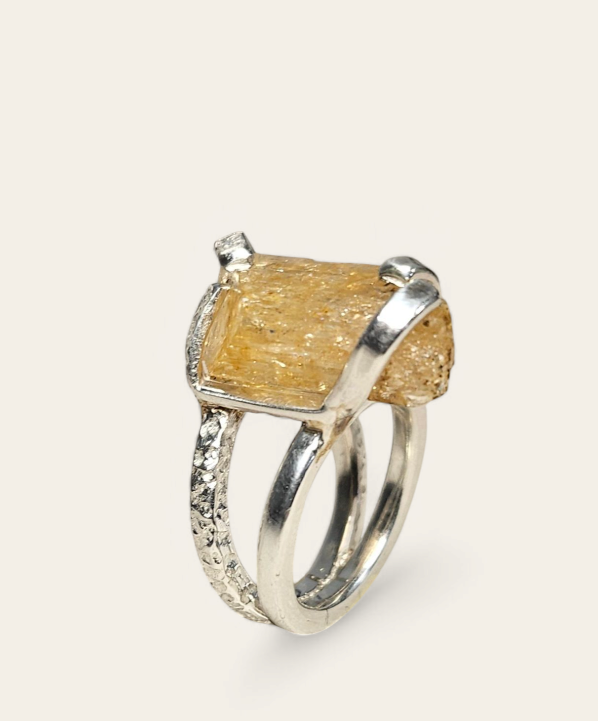 Anello con Cristallo di Topazio