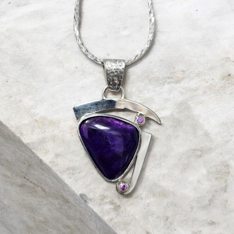 Ciondolo con Sugilite e Zaffiri