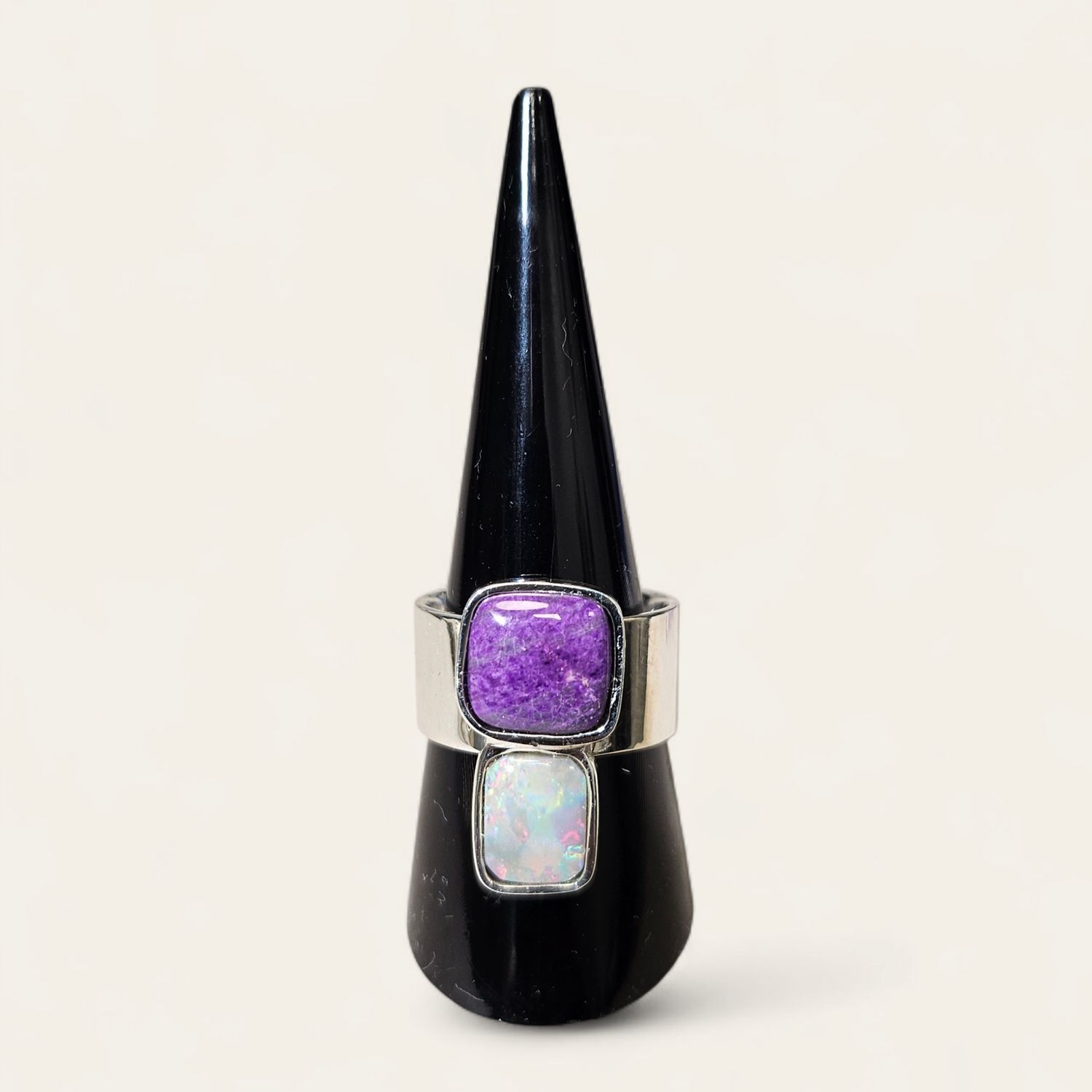 Anello con Sugilite e Opale
