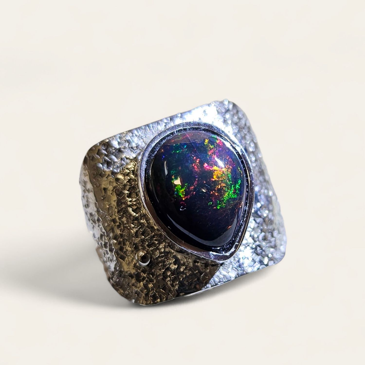 Anello con Opale