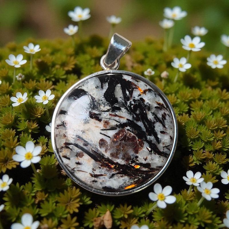 Ciondolo con Astrofillite Ciondolo con Astrofillite