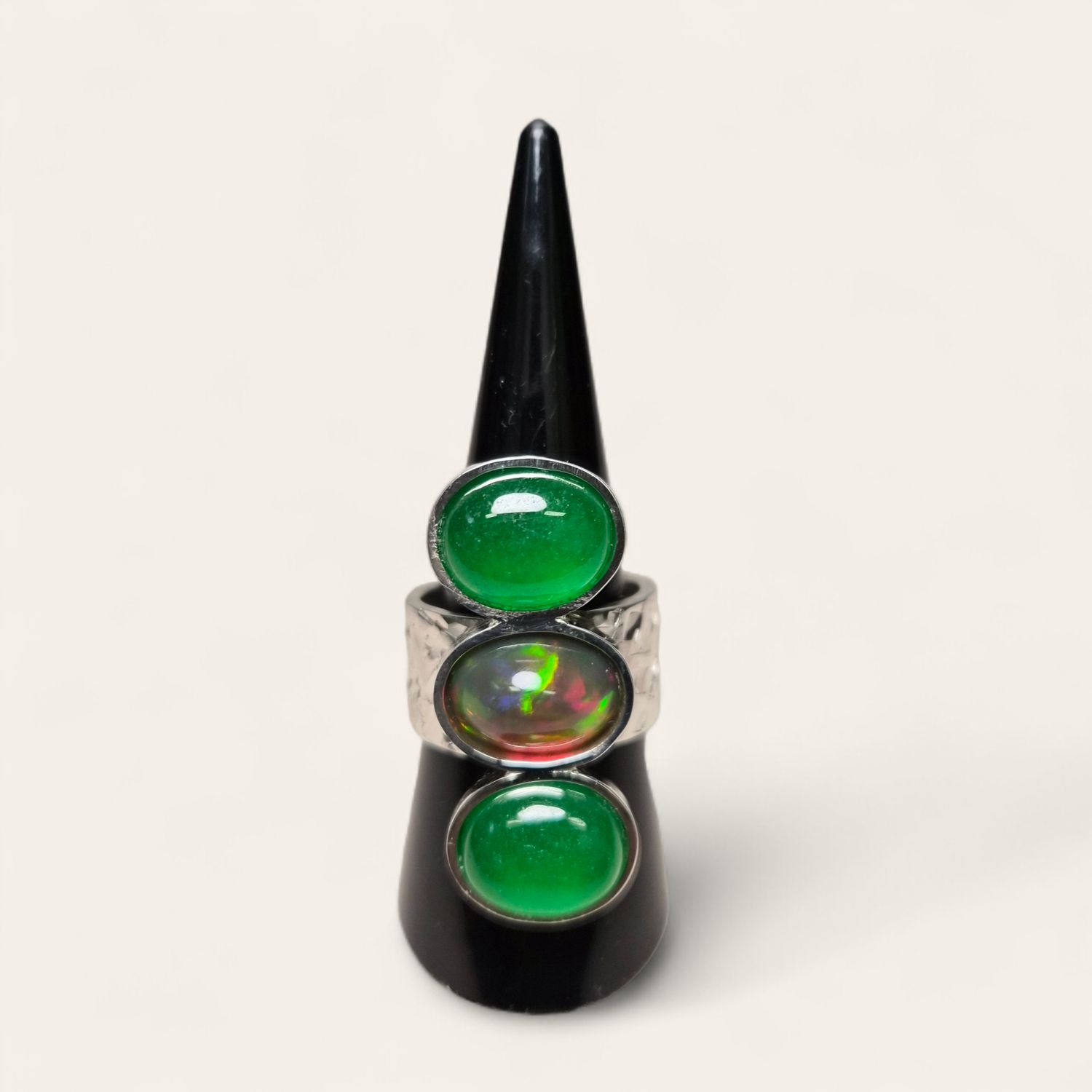 Anello con Giada e Opale