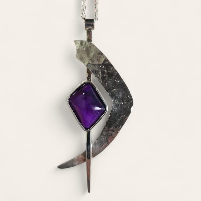 Ciondolo con Sugilite Ciondolo con Sugilite