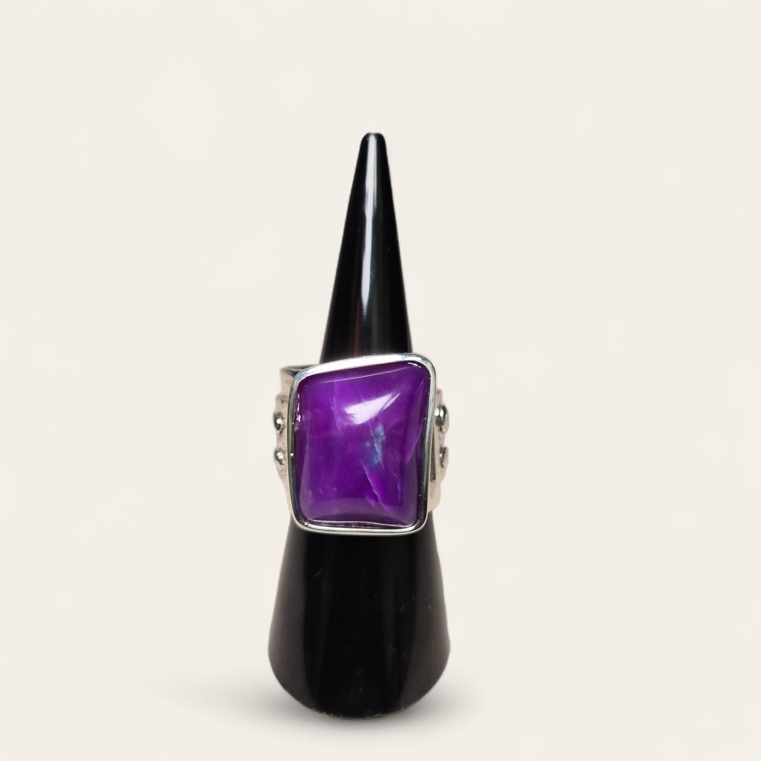 Anello con Sugilite