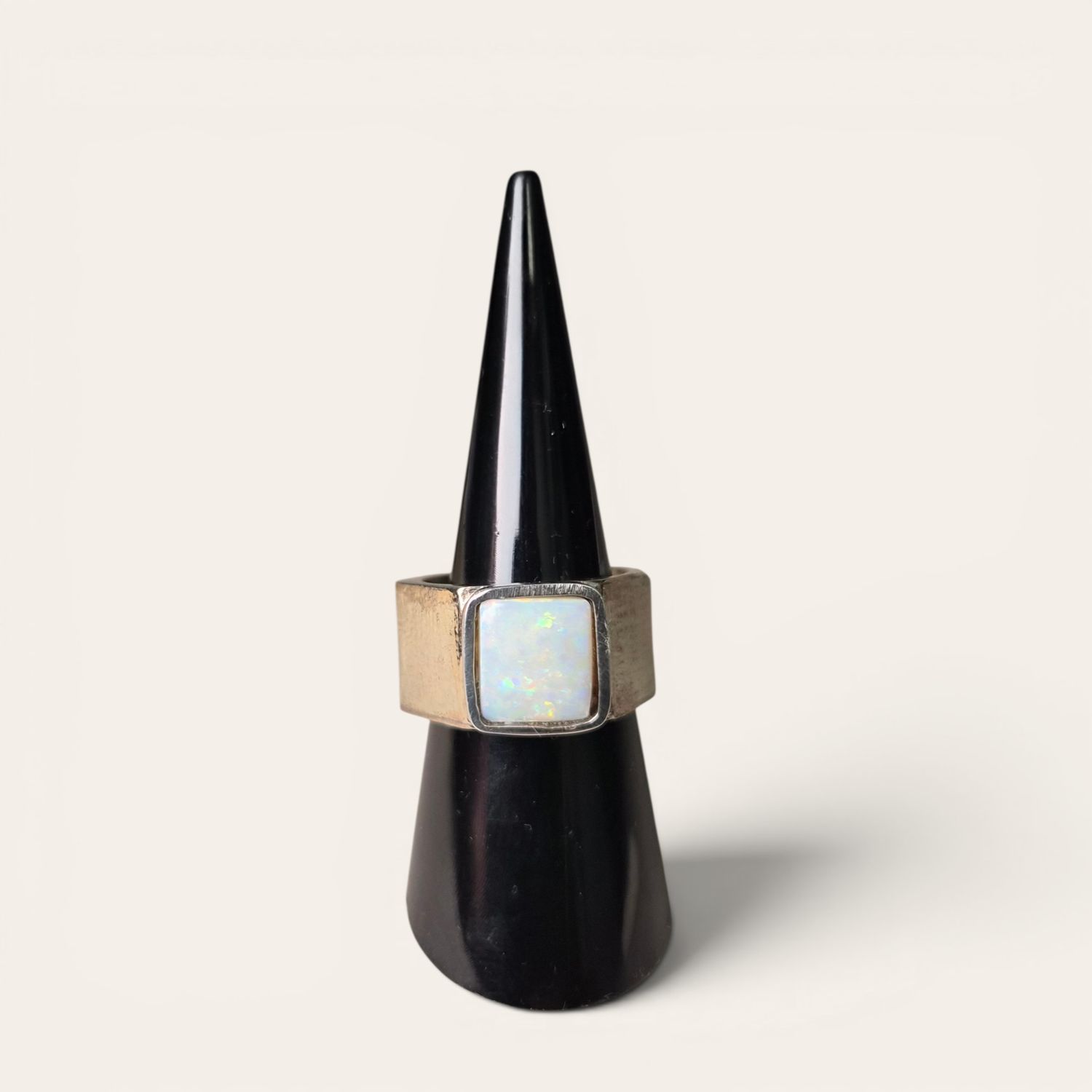 Anello con Opale