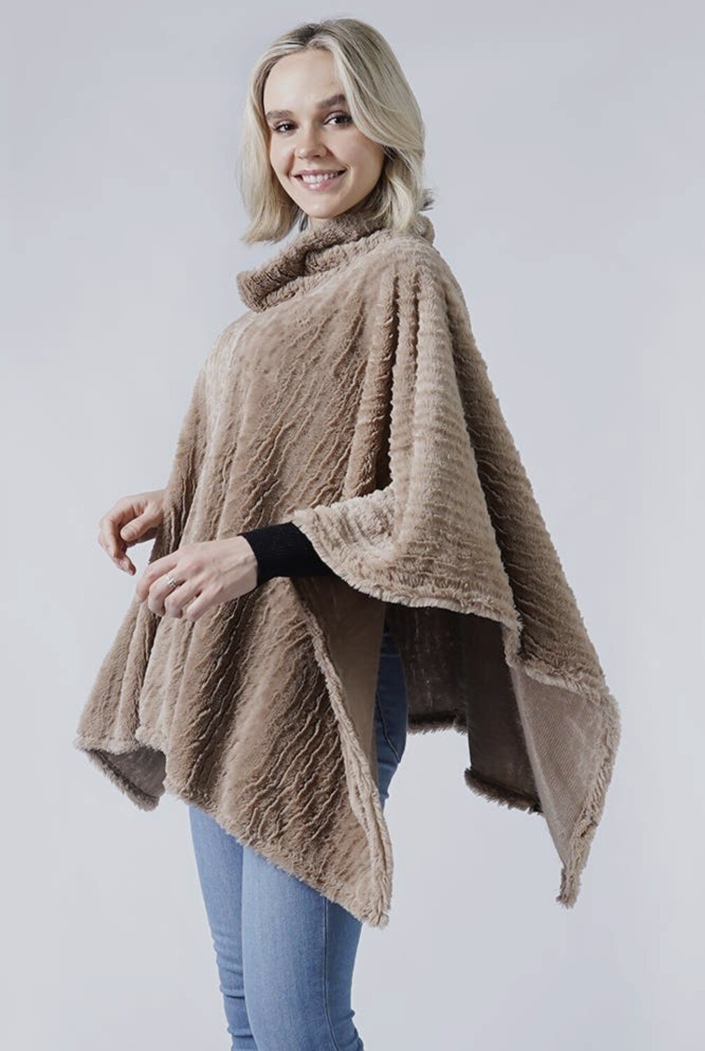 FAUX FUR PONCHO