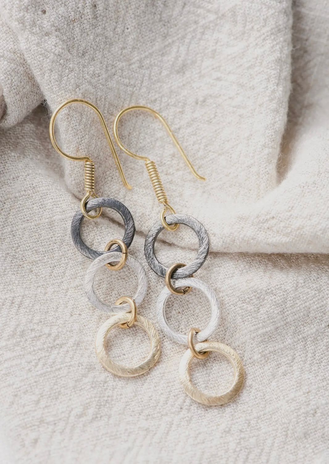 TRIPLE PLAY EARRINGS PETITE